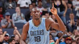 Bismack Biyombo sigue esperando por un contrato NBA