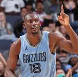 Bismack Biyombo sigue esperando por un contrato NBA