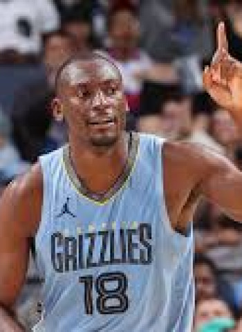 Bismack Biyombo sigue esperando por un contrato NBA