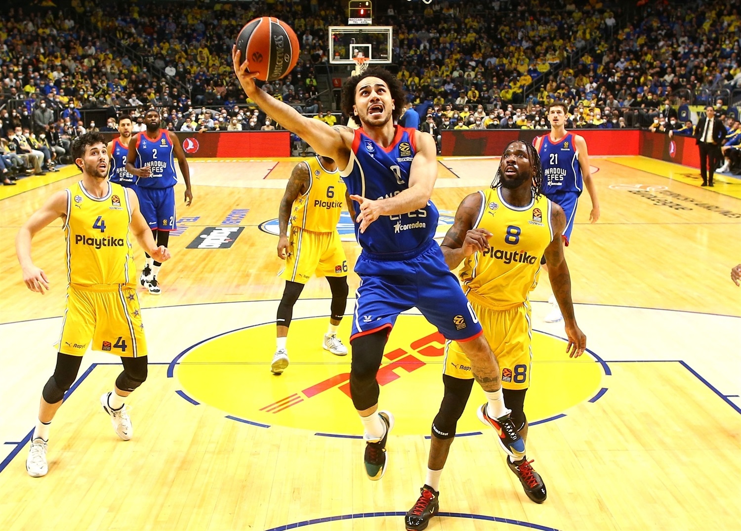 Shane Larkin rechaza la oferta ofrecida por el Real Madrid