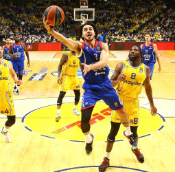 Shane Larkin rechaza la oferta ofrecida por el Real Madrid