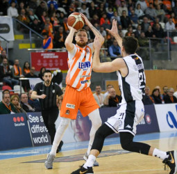 Con un ojo puesto en Burgos para optar a reinar en Riazor