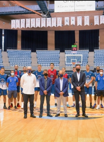 El Consejo de Administración del Monbus Obradoiro da la bienvenida a la plantilla
