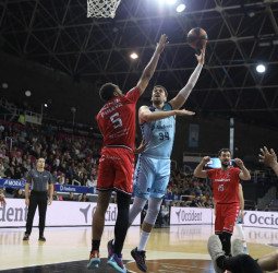 El Morabanc Andorra se muestra brillante el Granada, 88-62