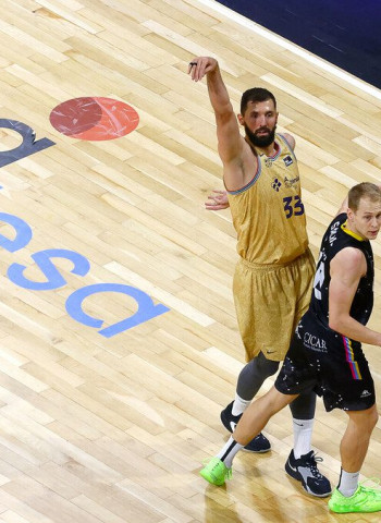 El Barça se lleva el triunfo de Tenerife en un final igualado (76-79)
