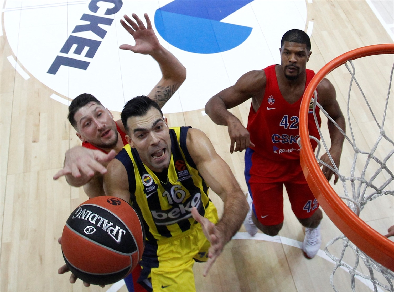 CSKA Moscú y Real Madrid intentan convencer a Kostas Sloukas