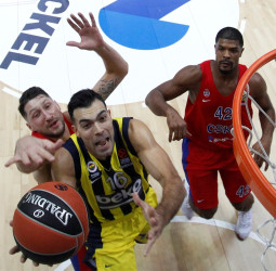 CSKA Moscú y Real Madrid intentan convencer a Kostas Sloukas