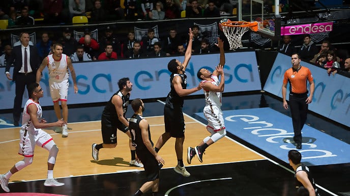 San Pablo Burgos se impone en Miribilla (62-78)