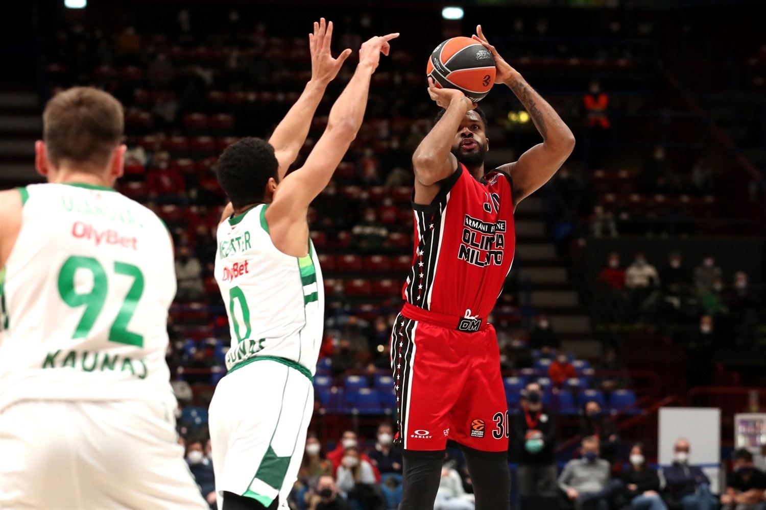 La defensa del Milán frena al Zalgiris (65-58)