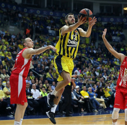 El Fenerbahce supera a un correoso Estrella Roja (66-63)