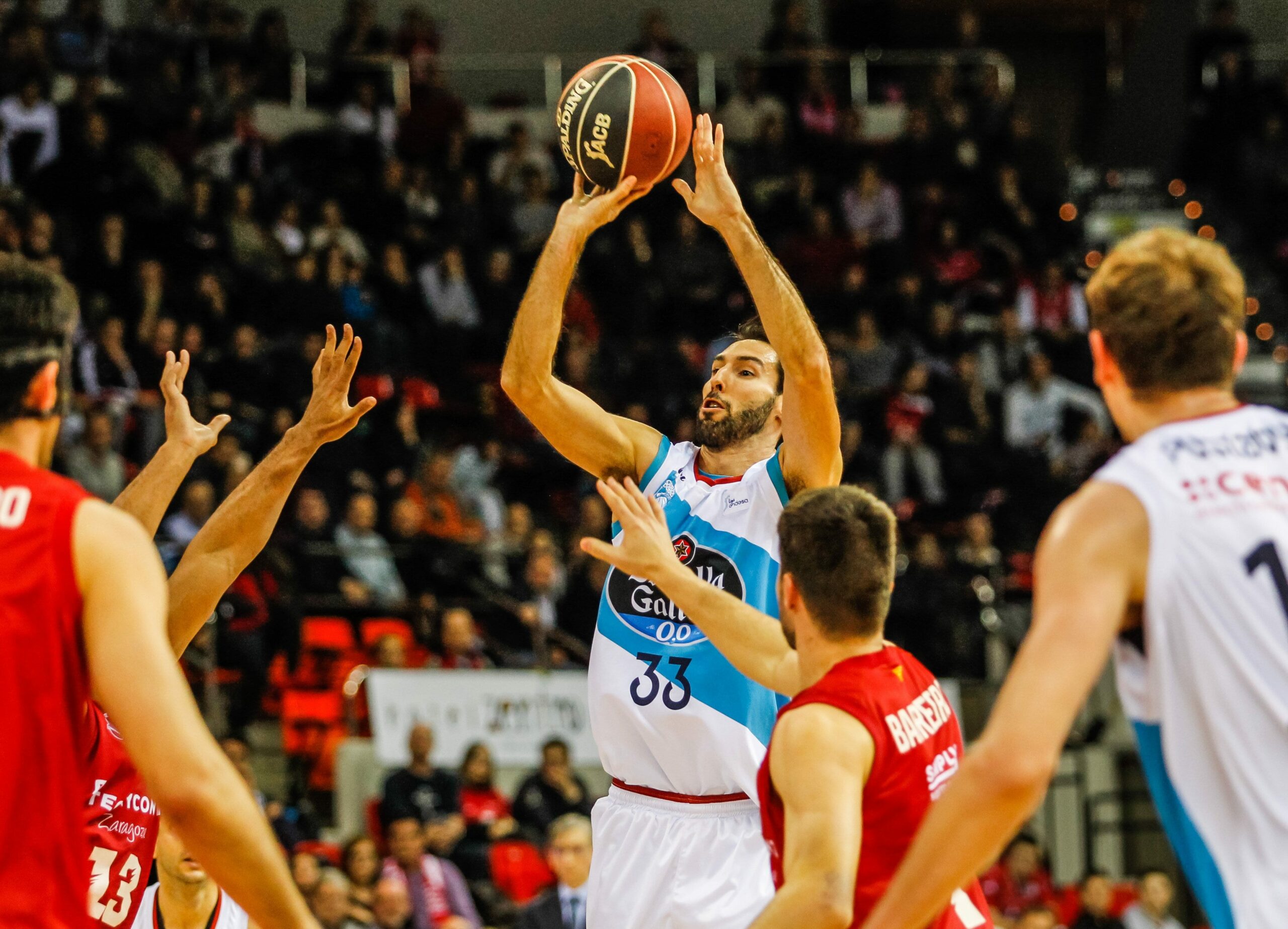 Corbacho, tras cumplir 200 partidos: “Me siento orgulloso de acompañar al Monbus Obradoiro para seguir escribiendo la historia de este club”