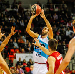 Corbacho, tras cumplir 200 partidos: “Me siento orgulloso de acompañar al Monbus Obradoiro para seguir escribiendo la historia de este club”