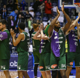 La pegada del Unicaja se hace notar en Santiago, 78-90
