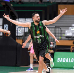 El Club Joventut Badalona se impone al Barça y fuerza el desempate (72-63)