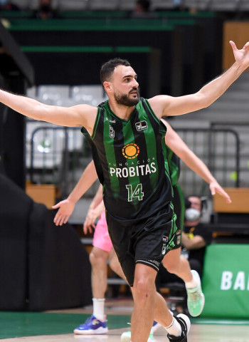 El Club Joventut Badalona se impone al Barça y fuerza el desempate (72-63)