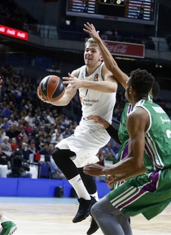 El Madrid se reencuentra con una gran victoria ante Unicaja (89-57)