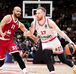 Olympiacos y Baskonia negocian por Nikos Rogkavopoulos e Ignas Brazdeikis