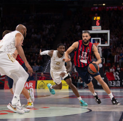 Cazoo Baskonia vence y sigue dependiendo de sí mismo para lograr el PlayOff, 120-100