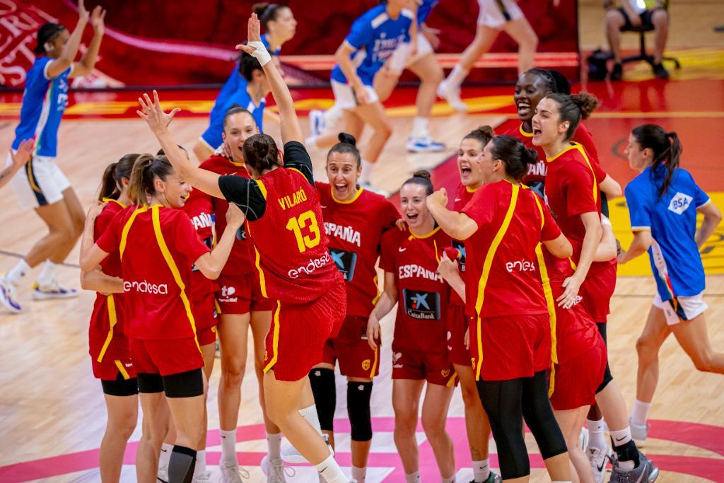 España concluye la primera fase de la preparación superando a Italia, 57-42