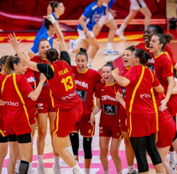 España concluye la primera fase de la preparación superando a Italia, 57-42