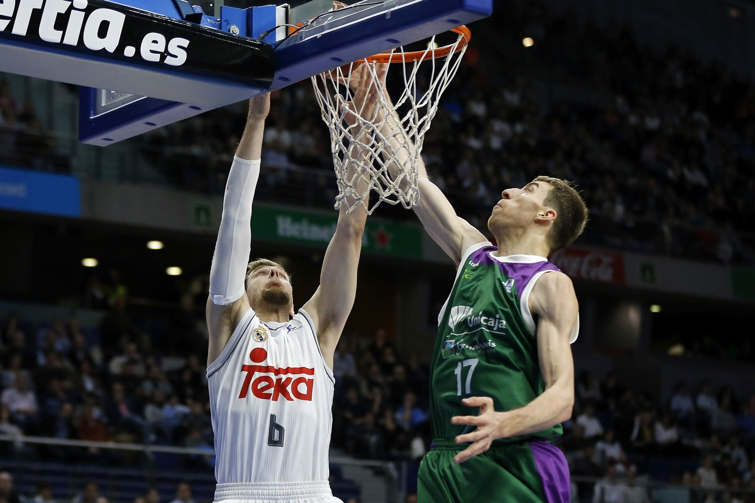 El Real Madrid vence a Unicaja en un difícil partido (85-80)
