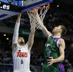 El Real Madrid vence a Unicaja en un difícil partido (85-80)
