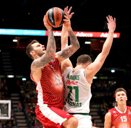 Milán derrota a Zalgiris y consigue su primera victoria (85-81)