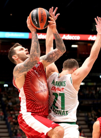 Milán derrota a Zalgiris y consigue su primera victoria (85-81)