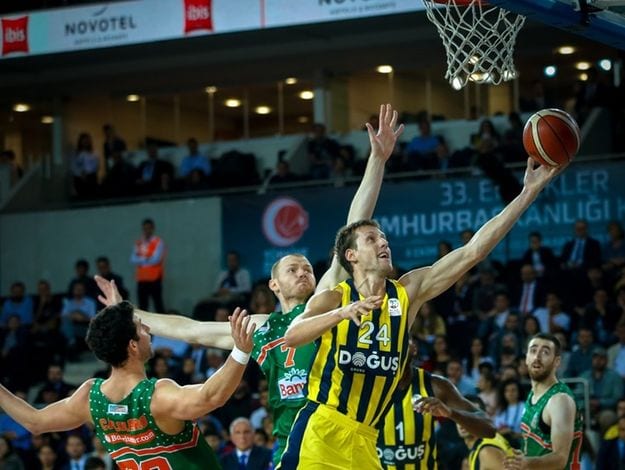 El Fenerbahce comienza como terminó, ganando