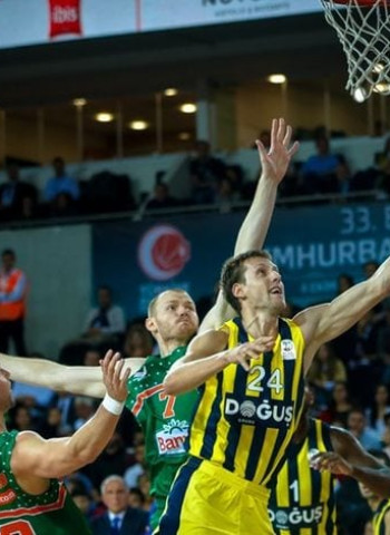El Fenerbahce comienza como terminó, ganando