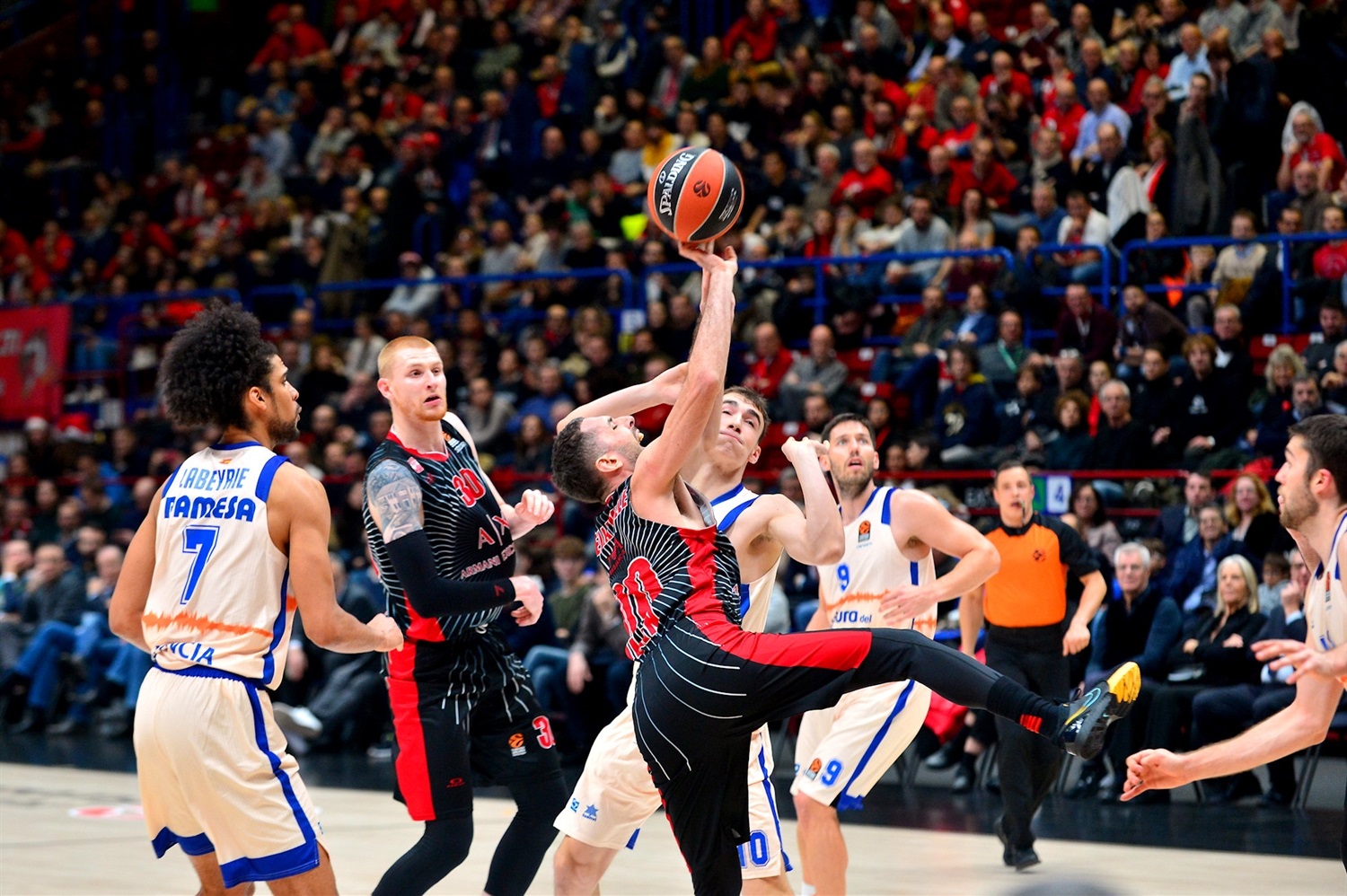 La falta de puntería del Valencia Basket le condena en Milán (78-71)