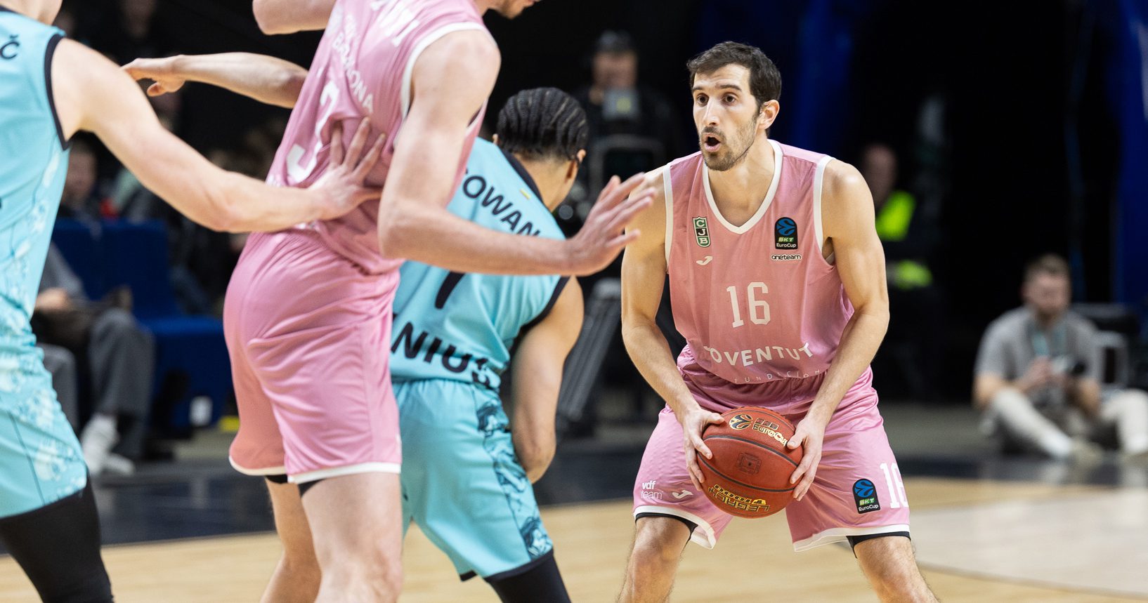 Una derrota que le complica mucho la vida en la Eurocup al Joventut, 91-80