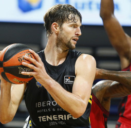 Primera para el Iberostar Tenerife (91) ante Casademont Zaragoza (86) en esta nueva ACB