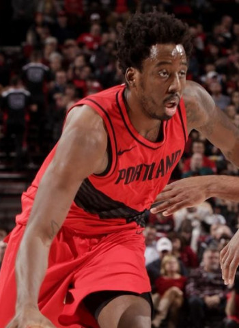 McCollum acaba con los Spurs y los Lakers hunden un poco mas a los Hawks