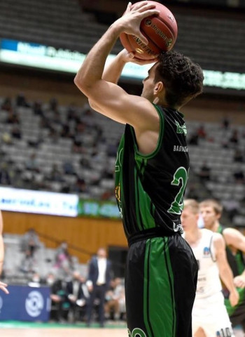 La Penya remonta en un final de infarto ante el Partizan (85-82)