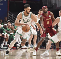 La noche NBA: Los Cavaliers son quien de poner en duda la hegemonía de los Celtics
