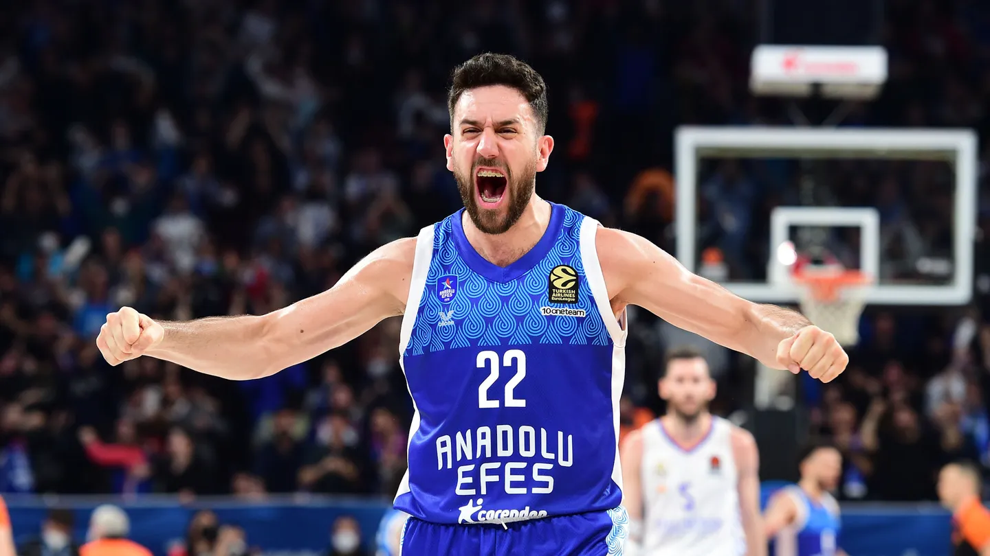 Al Madrid se le escapa la victoria en Estambul (93-90)