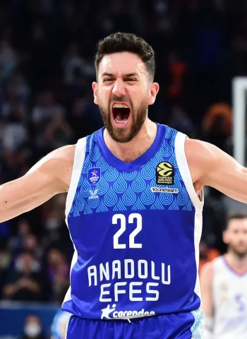 Al Madrid se le escapa la victoria en Estambul (93-90)