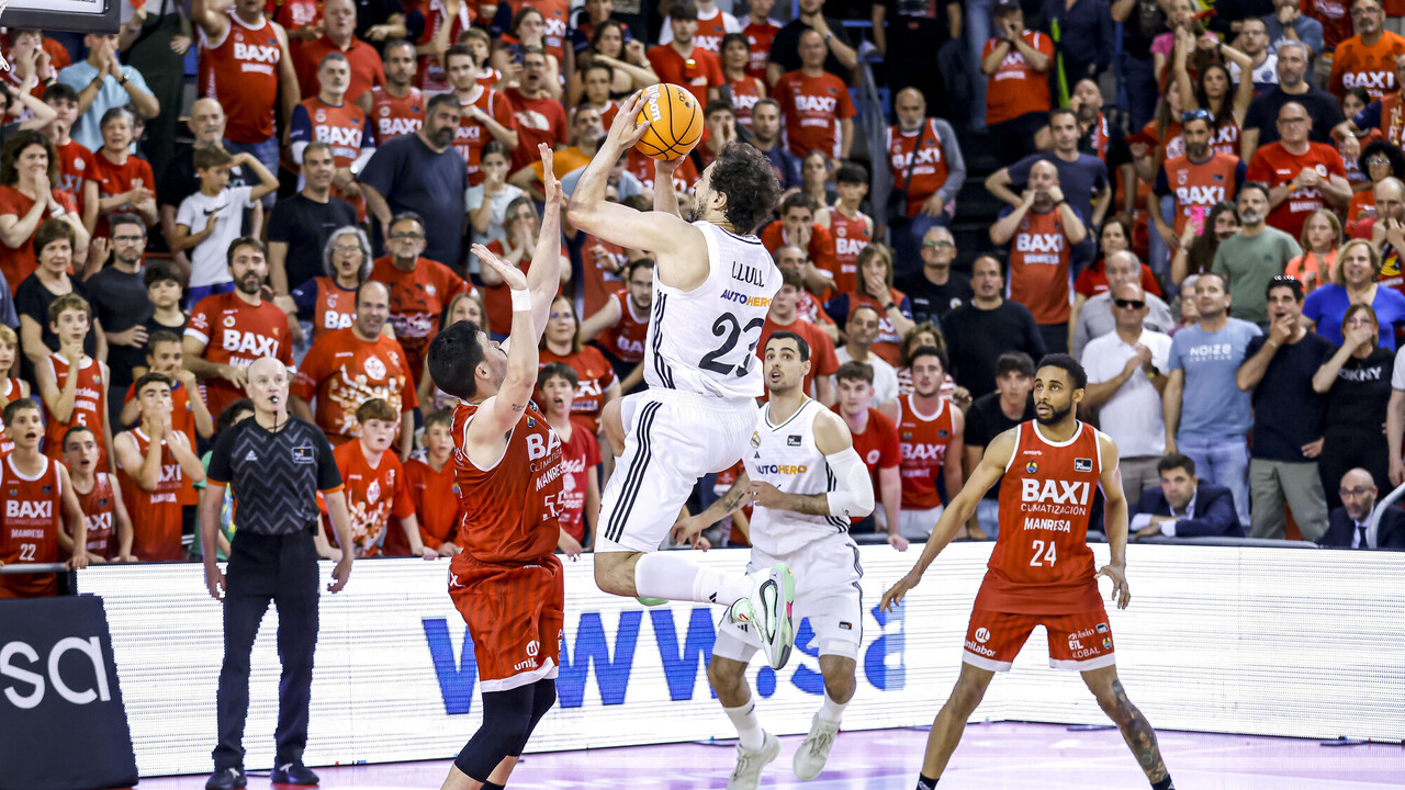 Real Madrid se lleva un triunfo agónico ante el Baxi Manresa por obra de Llull, 65-67
