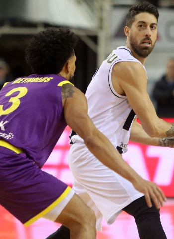 Ioannis Athinaiou, cerca del Bilbao Basket