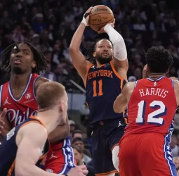 DiVincenzo remata la remontada de los Knicks, 101-104 [2-0]