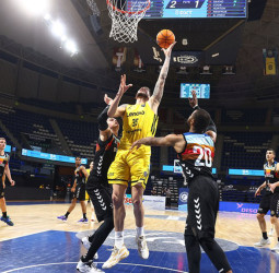 Lenovo Tenerife de primero y San Pablo Burgos de segundo a la final 8 (89-60)