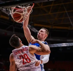 Finlandia remonta y se gana el derecho de jugar contra España, 89-88
