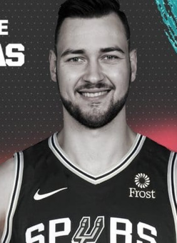 Los San Antonio Spurs anuncian el fichaje de Donatas Motiejunas