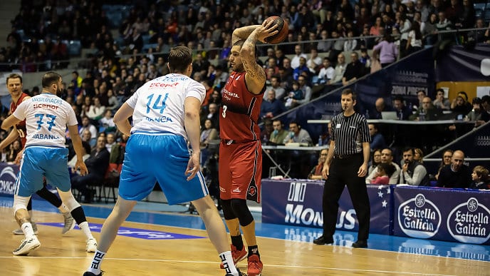 El Tecnyconta Zaragoza se va en el momento justo para ganar en Santiago (84-91)