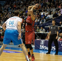 El Tecnyconta Zaragoza se va en el momento justo para ganar en Santiago (84-91)