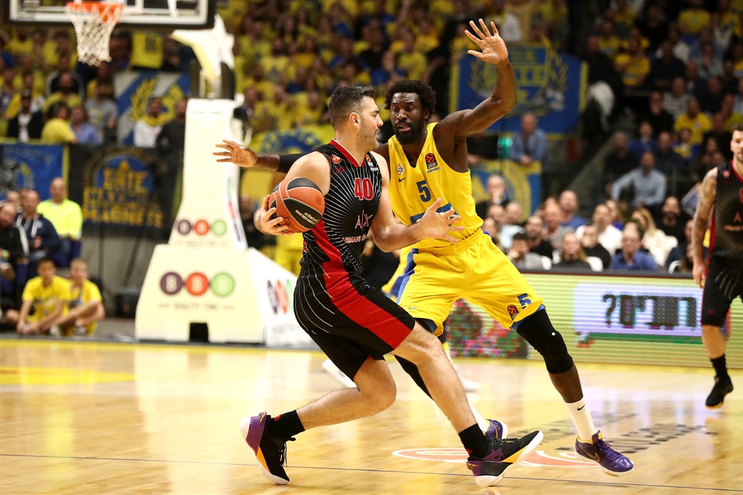 El Maccabi completa una gran semana venciendo al Armani Milán (69-63)