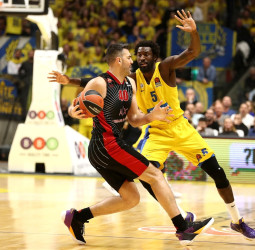 El Maccabi completa una gran semana venciendo al Armani Milán (69-63)
