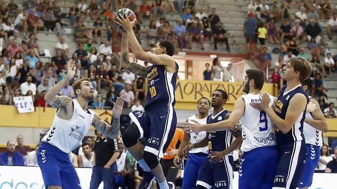Suspense y primera victoria del UCAM Murcia (71-69)
