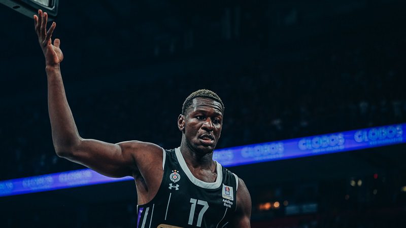 El Anadolu Efes pone la mira en Isaac Bonga